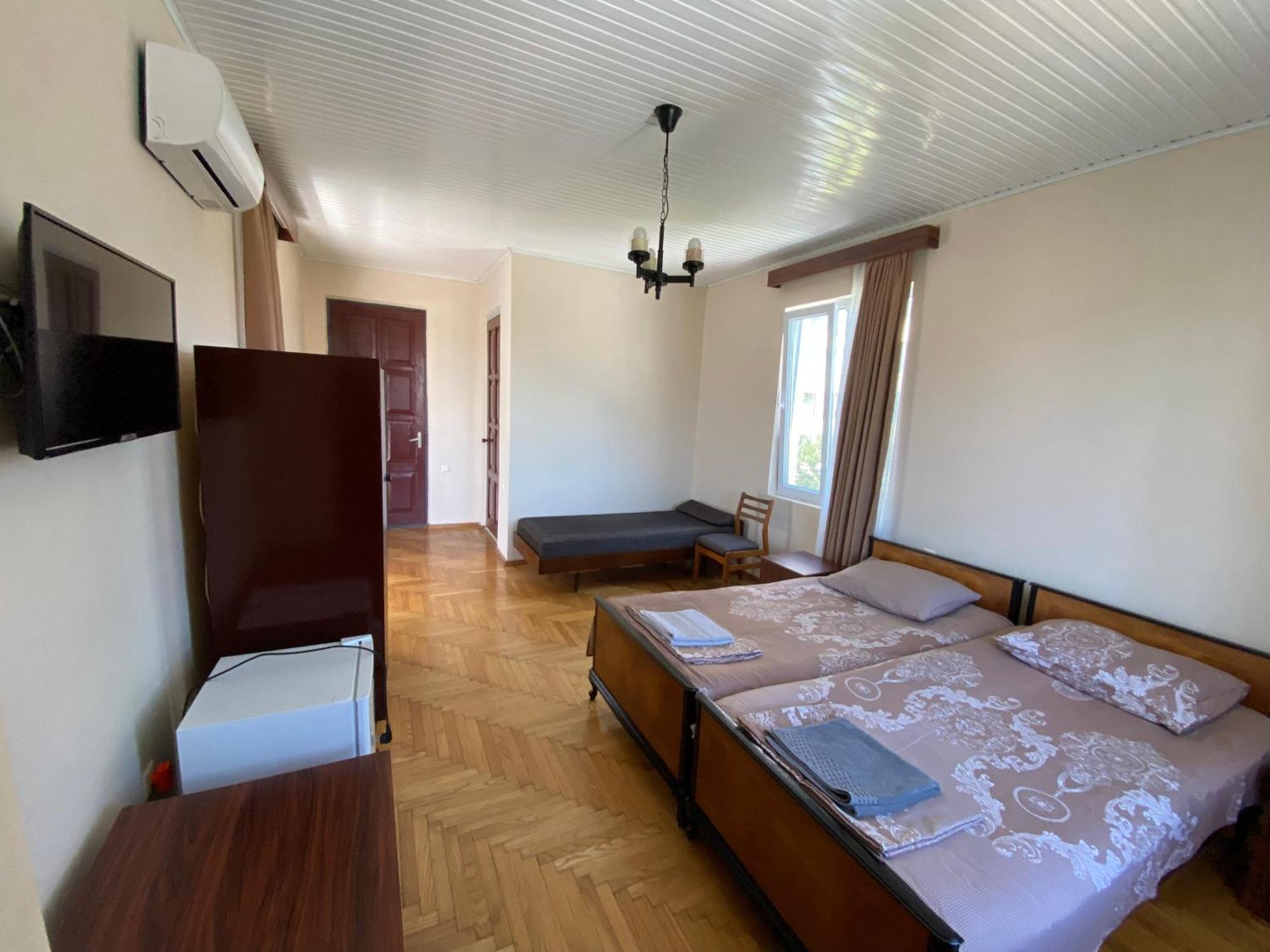 Guesthouse White Swan Kobuleti Ngoại thất bức ảnh