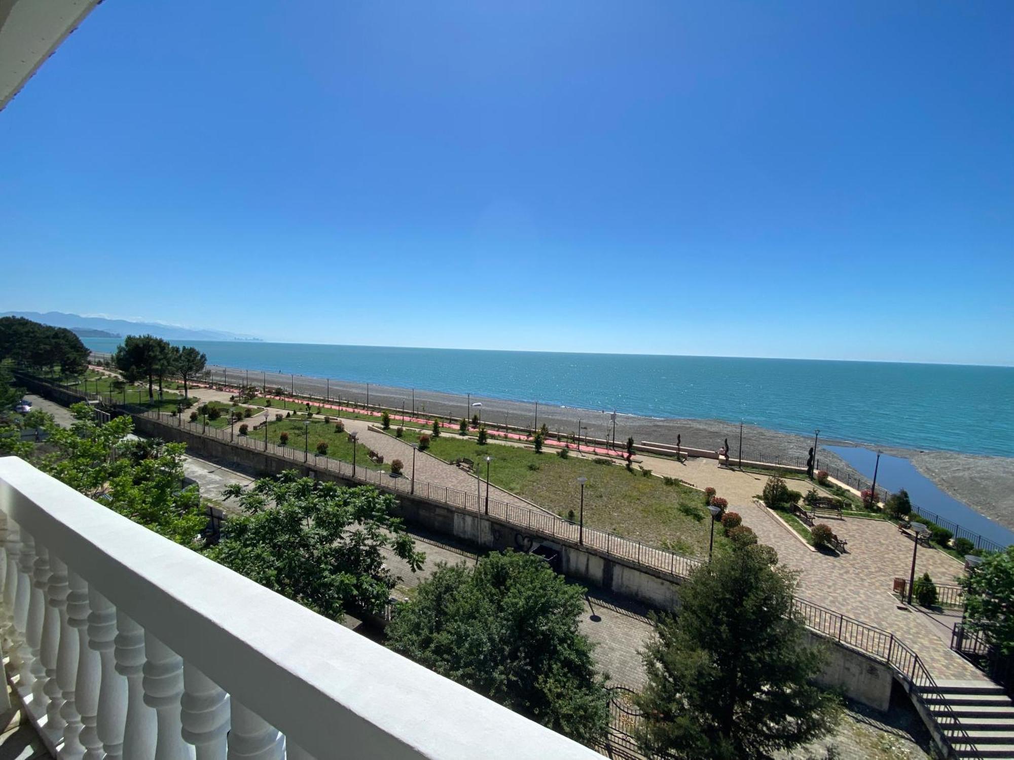 Guesthouse White Swan Kobuleti Ngoại thất bức ảnh