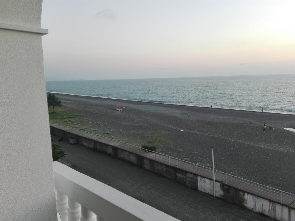 Guesthouse White Swan Kobuleti Ngoại thất bức ảnh