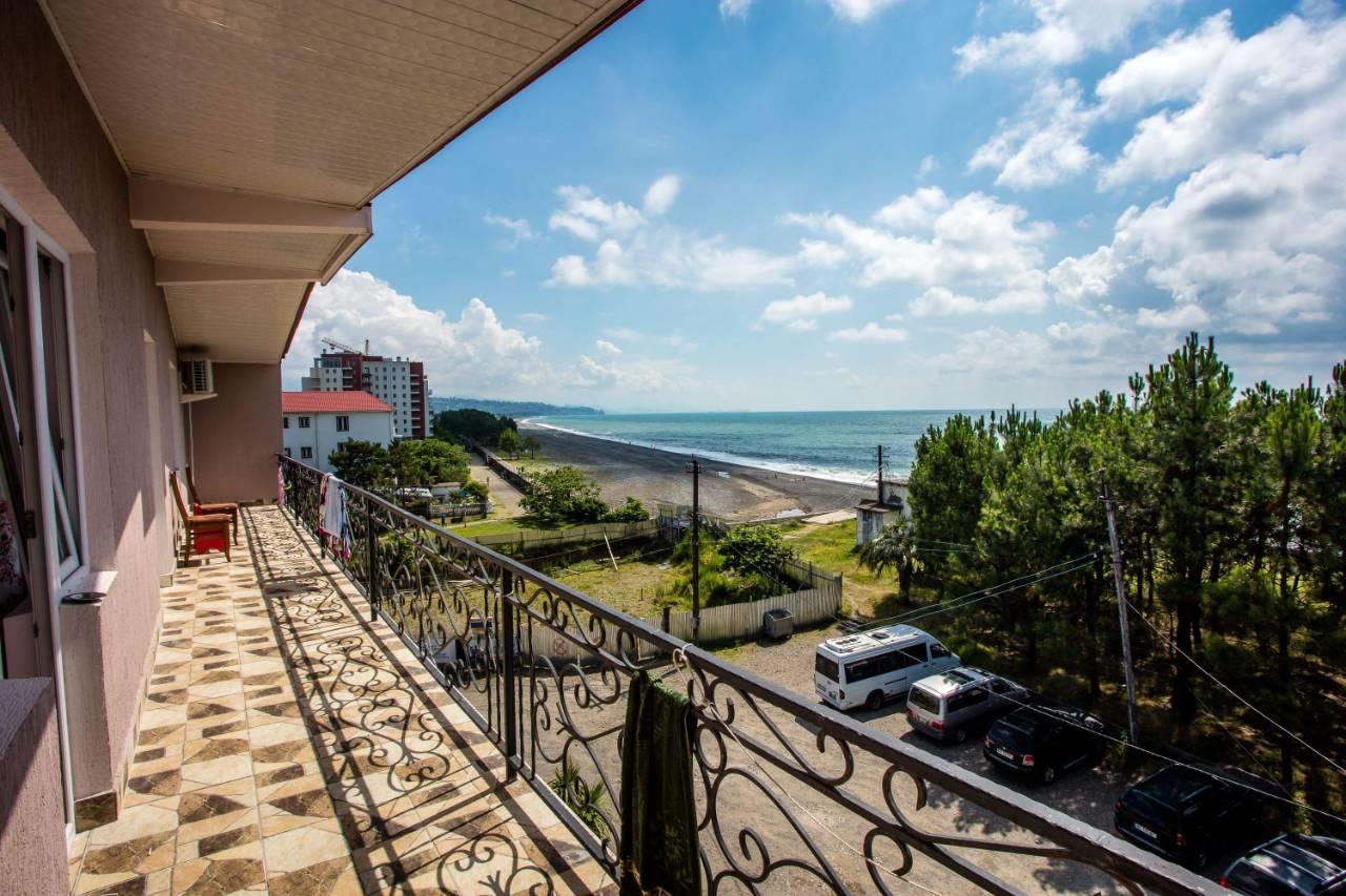 Guesthouse White Swan Kobuleti Ngoại thất bức ảnh